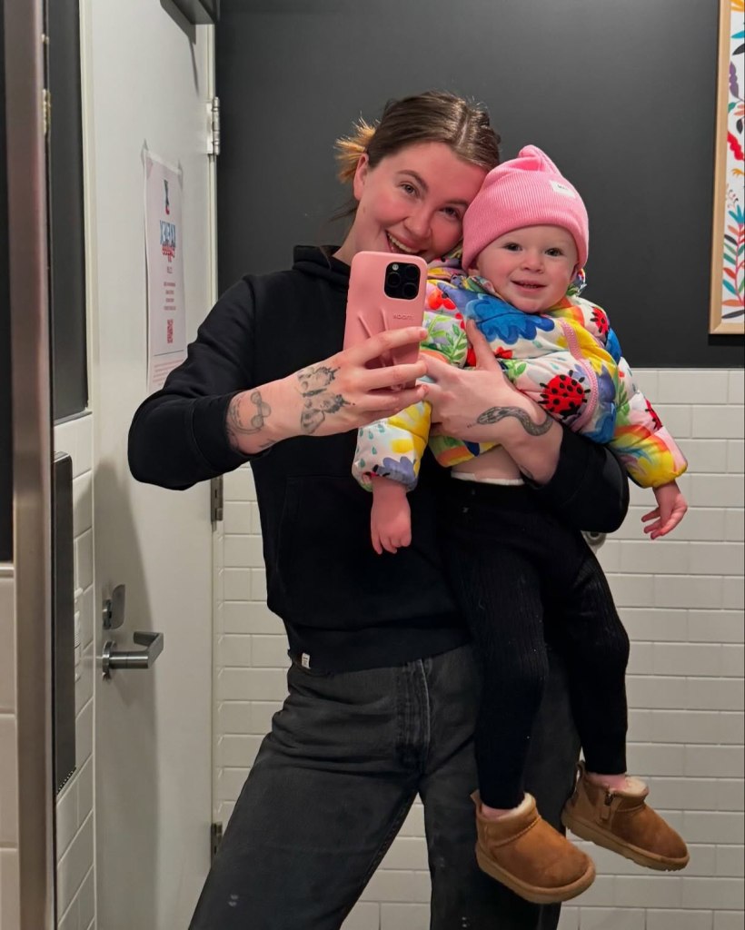 Ireland Baldwin and her daughter Holland are all smiles in a sweet mirror selfie.