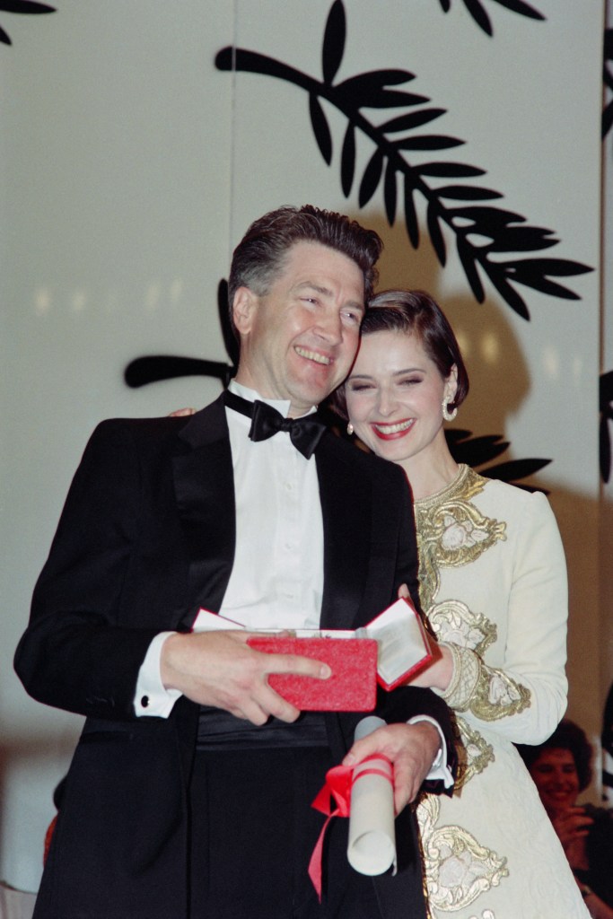 Italian actress Isabella Rossellini poses with American director David Lynch after he won the Palme d'Or for his movie "Wild at Heart" during the closing ceremony at the 43th edition of the Cannes Film Festival in Cannes, southern France, on May 21, 1990. 