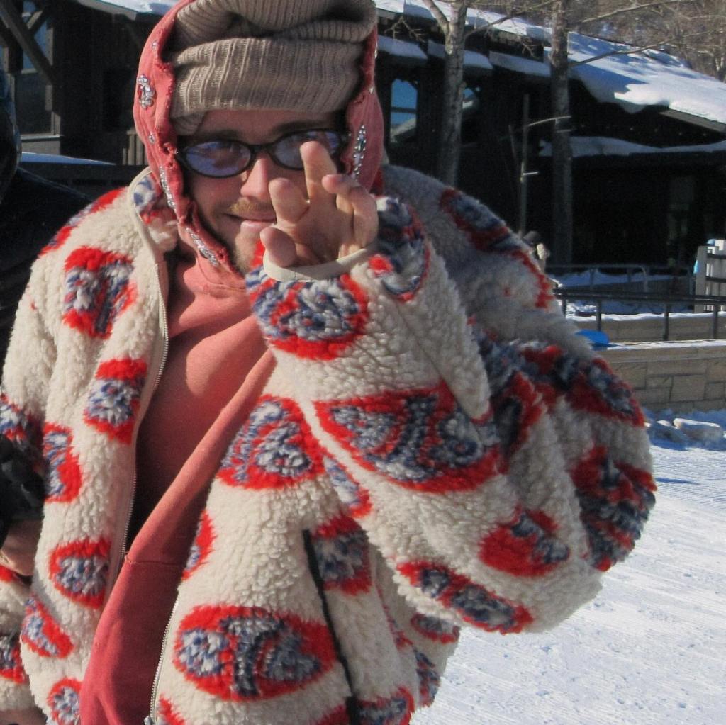 Justin Bieber stays bundled up in a sherpa jacket.